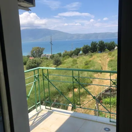 Ions Seaview Apartament *